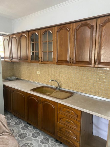 Jepet me Qera Hyrja 2+1 në Shtëpi Private, afër Spitalit QSUT , 450 €uro