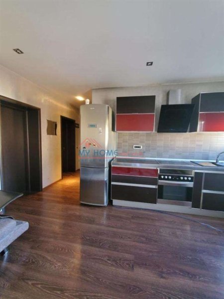 Tirane, jepet me qera apartament 2+1+Ballkon Kati 4, 80 m² 650 € (Pazari i Ri)