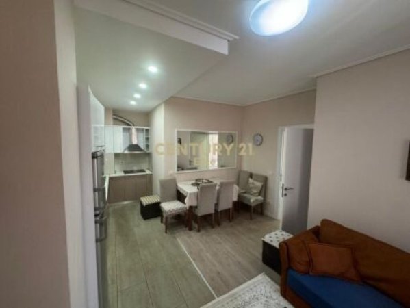 Tirane, jepet me qera apartament 1+1 Kati 2, 56 m² 620 € (Rruga Tefta Tashko, prane gjimnazit Ismail Qemali)