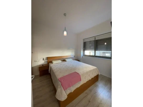 Tirane, jepet me qera apartament 1+1 Kati 4, 64 m² 950 € (Qera, Apartament 1+1, Blloku, Tiranë.)