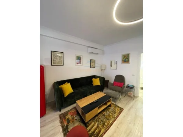 Tirane, jepet me qera apartament 1+1 Kati 4, 64 m² 950 € (Qera, Apartament 1+1, Blloku, Tiranë.)