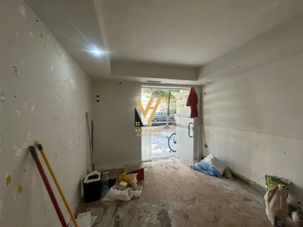 Tirane, jepet me qera ambjent biznesi Kati 0, 91 m² 1.300 € (STADIUMI DINAMO)