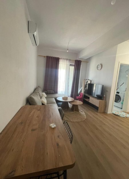 Tirane, shitet apartament 1+1+Ballkon , 54 m² 77.300 € (Kompleksi Kontakt, Ali Demi)
