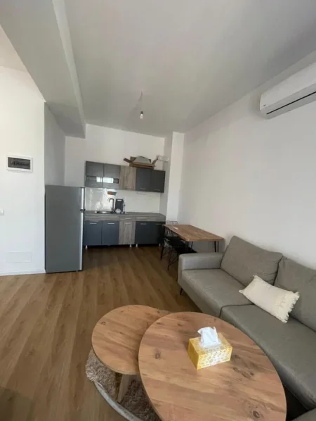 Tirane, shitet apartament 1+1+Ballkon , 54 m² 77.300 € (Kompleksi Kontakt, Ali Demi)