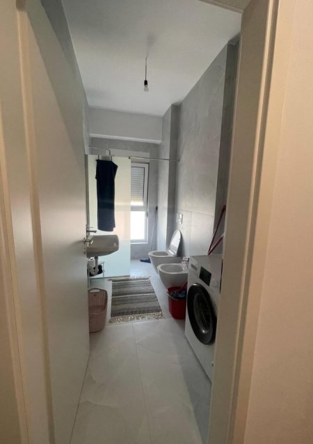 Tirane, shitet apartament 1+1+Ballkon , 54 m² 77.300 € (Kompleksi Kontakt, Ali Demi)