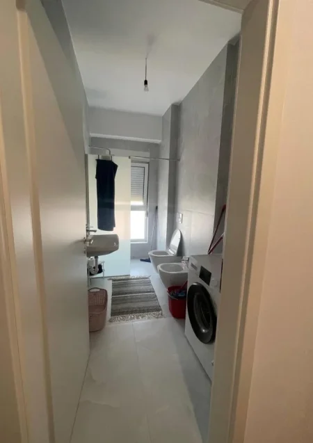 Tirane, shitet apartament 1+1+Ballkon , 54 m² 77.300 € (Kompleksi Kontakt, Ali Demi)