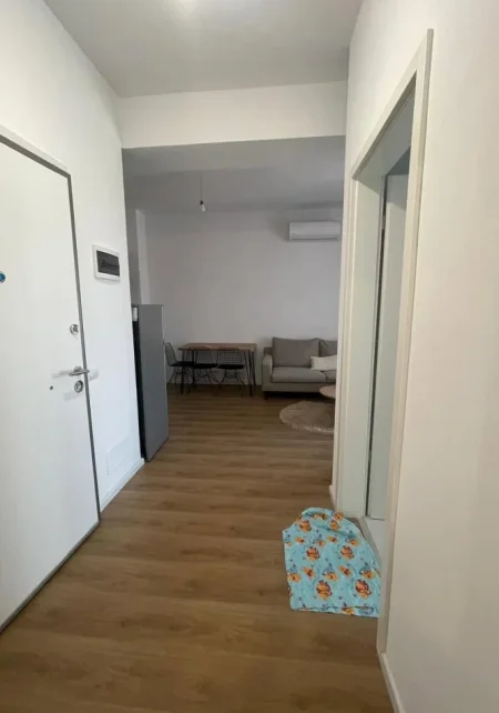 Tirane, shitet apartament 1+1+Ballkon , 54 m² 77.300 € (Kompleksi Kontakt, Ali Demi)