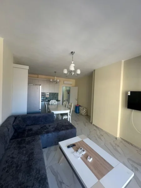 Tirane, jepet me qera apartament 1+1 Kati 4, 70 m² 700 € (pazari ri)