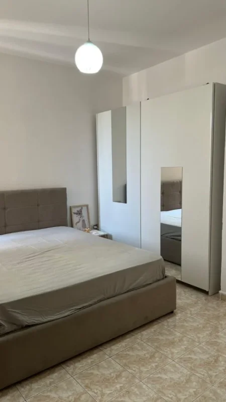 Tirane, jepet me qera apartament 1+1 Kati 4, 70 m² 700 € (pazari ri)