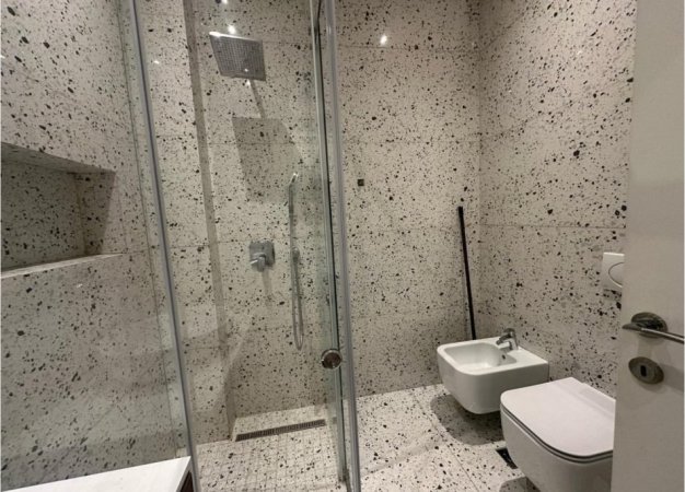 Tirane, jepet me qera apartament 1+1+Ballkon , 75 m² 850 € (Kompleksi Delijorgji, Apartment 1+1+Post Parkimi)