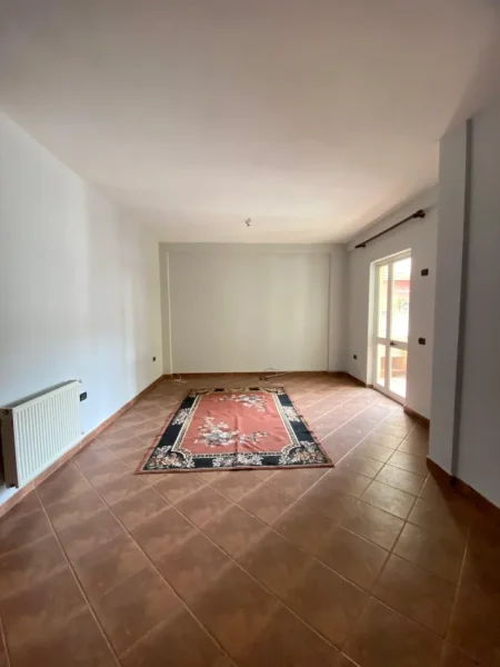 Tirane, jepet me qera apartament 2+1 Kati 3, 95 m² (Prane Kristal Center,Tek Hotel QUEEN)