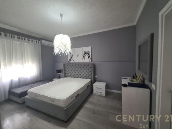 Tirane, jepet me qera apartament 2+1+post parkimi ,120 m² 800 € (Kopshti Botanik)