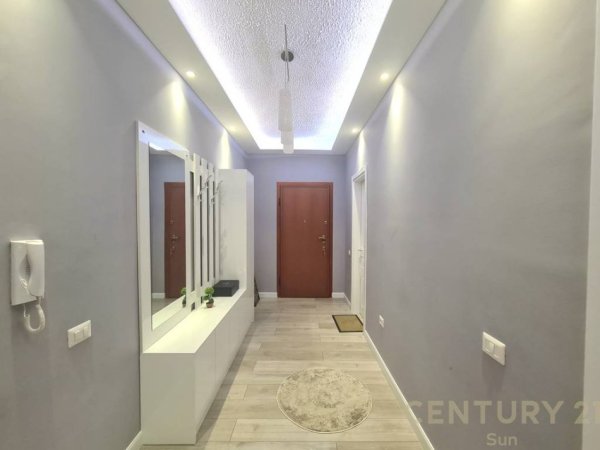 Tirane, jepet me qera apartament 2+1+post parkimi ,120 m² 800 € (Kopshti Botanik)