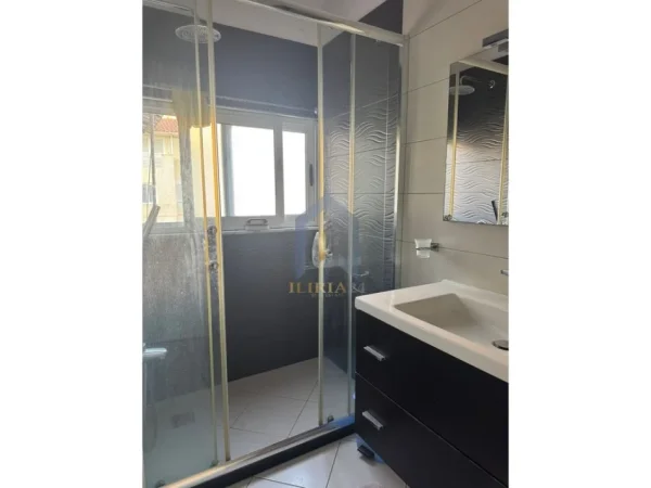 Tirane, jap me qera apartament 2+1+Ballkon Kati 5, 120 m² 500 € (Siri Kodra)
