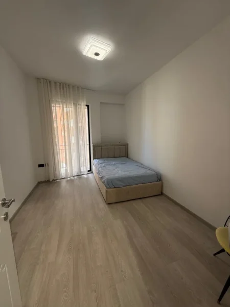 Tirane, jepet me qera apartament 2+1 Kati 3, 110 m² 650 € (urban gate)