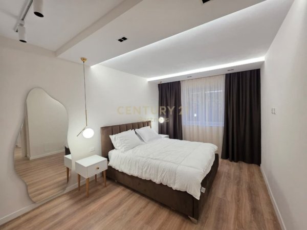 Tirane, jepet me qera apartament Kati 1, 93 m² 900 € (Sheshi Skenderbej)