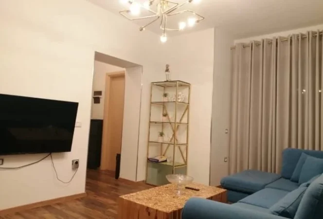 Tirane, jepet me qera apartament 2+1 Kati 5, 80 m² 550 € (2 Rotondot te Ozone astir)