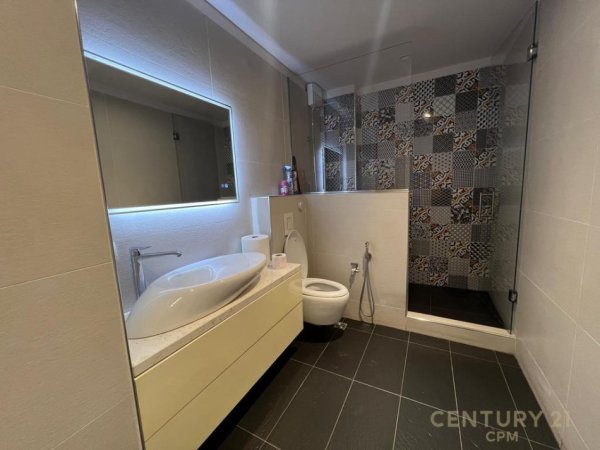 Tirane, jepet me qera zyre Kati 7, 170 m² 2.500 € (Prane Ring Center, Zogu i Zi)