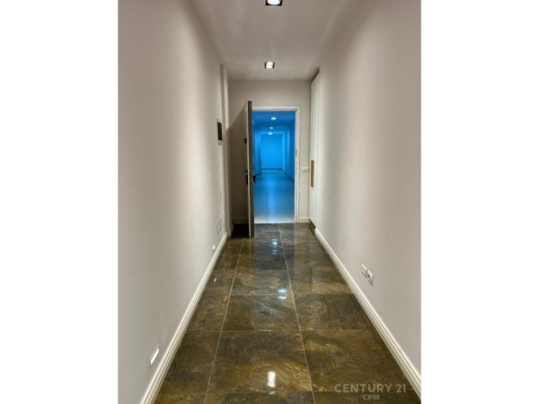 Tirane, jepet me qera zyre Kati 7, 170 m² 2.500 € (Prane Ring Center, Zogu i Zi)