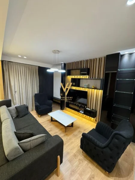 Tirane, jepet me qera apartament 1+1+Ballkon Kati 3, 80 m² 800 € (SELVIA)