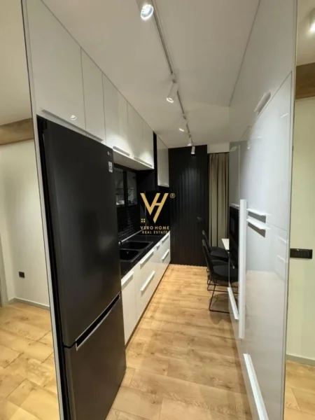 Tirane, jepet me qera apartament 1+1+Ballkon Kati 3, 80 m² 800 € (SELVIA)