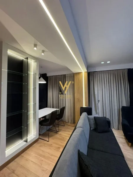Tirane, jepet me qera apartament 1+1+Ballkon Kati 3, 80 m² 800 € (SELVIA)
