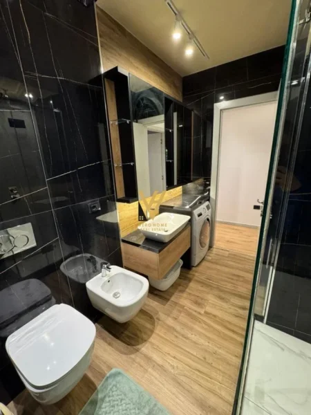 Tirane, jepet me qera apartament 1+1+Ballkon Kati 3, 80 m² 800 € (SELVIA)