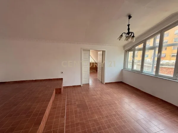 Tirane, shes apartament 3+1 Kati 3, 130 m² 198.000 € (Restorant Durresi)