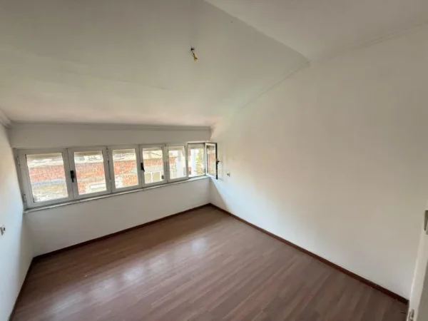 Tirane, shes apartament 3+1 Kati 3, 130 m² 198.000 € (Restorant Durresi)