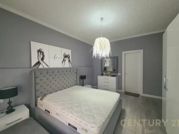 Tirane, jepet me qera apartament 2+1 Kati 2, 121 m² 800 € (PRANE KOPSHTIT BOTANIK)