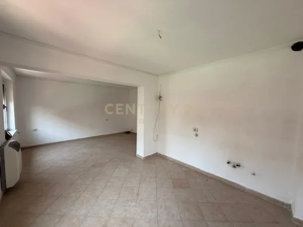 Tirane, shes apartament 3+1 Kati 3, 130 m² 198.000 € (Restorant Durresi)