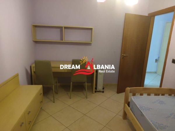 Tirane, jepet me qera apartament 2+1 , 100 m² 600 € (ne rrugen Ferit Xhajko prane tregut te Medresese)