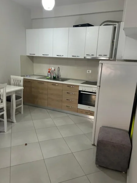 Tirane, jepet me qera apartament 1+1+Aneks+Ballkon Kati 5, 68 m² 450 € (Tek Brryli buze rruge Materniteti Ri)