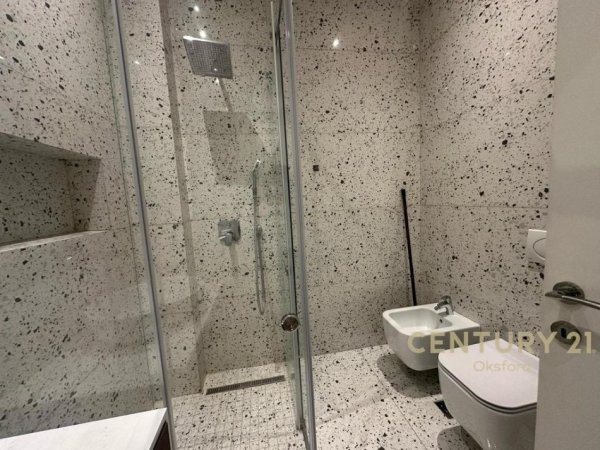 Tirane, jepet me qera apartament 1+1 Kati 8, 75 m² 850 € 