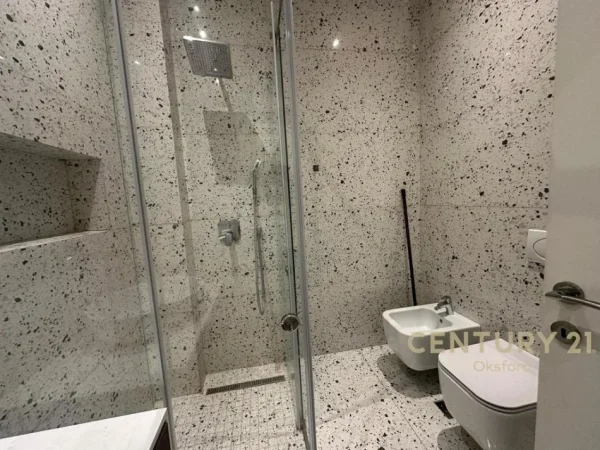 Tirane, jepet me qera apartament 1+1 Kati 8, 75 m² 850 € 