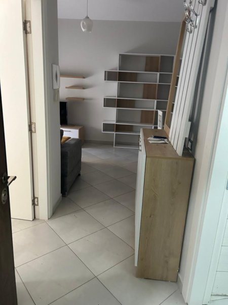 Tirane, jepet me qera apartament 1+1+Aneks+Ballkon Kati 5, 68 m² 450 € (Tek Brryli buze rruge Materniteti Ri)