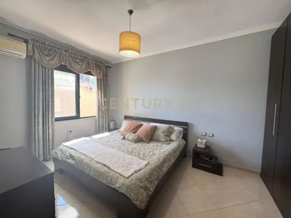 Tirane, jepet me qera apartament 1+1 Kati 4, 90 m² 550 € (Liqeni Thate)