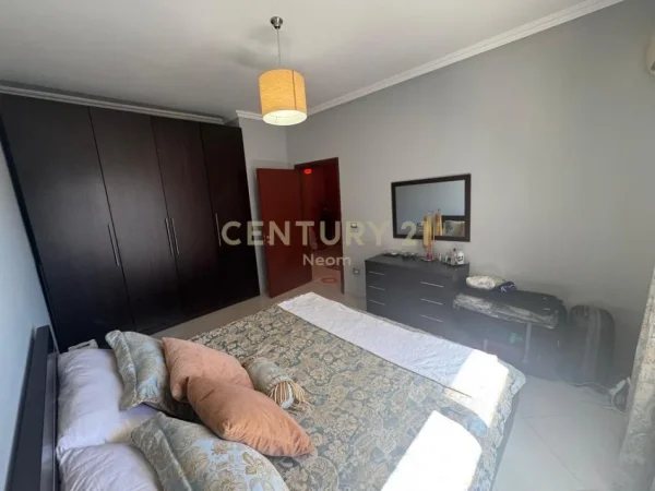 Tirane, jepet me qera apartament 1+1 Kati 4, 90 m² 550 € (Liqeni Thate)