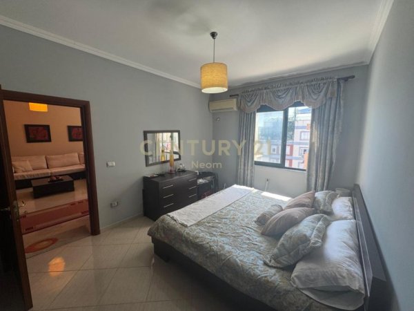 Tirane, jepet me qera apartament 1+1 Kati 4, 90 m² 550 € (Liqeni Thate)