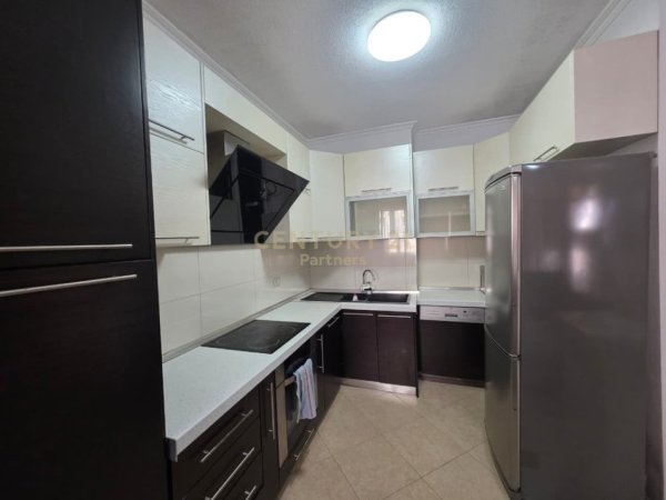 Tirane, jap me qera apartament 2+1+Aneks+Ballkon Kati 4, 90 m² 550 € (Stacioni i Trenit , Hipoteka)