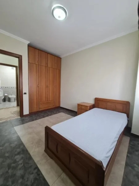 Tirane, jepet me qera apartament 3+1 Kati 3, 135 m² 850 € (Bulevardi Zogu I)