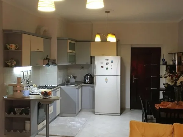 Tirane, jepet me qera apartament 2+1+Aneks+Ballkon Kati 6, 114 m² 700 € (Rr.e Elbasanit)