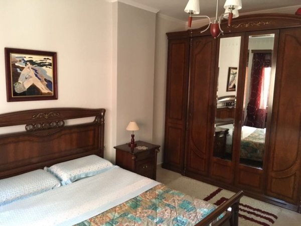 Tirane, jepet me qera apartament 2+1+Aneks+Ballkon Kati 6, 114 m² 700 € (Rr.e Elbasanit)