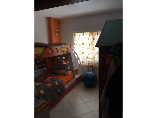 Tirane, jepet me qera apartament 2+1+Aneks+Ballkon Kati 6, 114 m² 700 € (Rr.e Elbasanit)