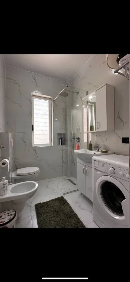 Tirane, jepet me qera apartament 1+1+Ballkon Kati 2, 50 m² 700 € (Shkolla Vasil Shanto)