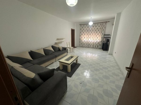 Tirane, jepet me qera apartament 2+1+Aneks+Ballkon Kati 1, 130 m² 500 € (Ministria e jashtme)
