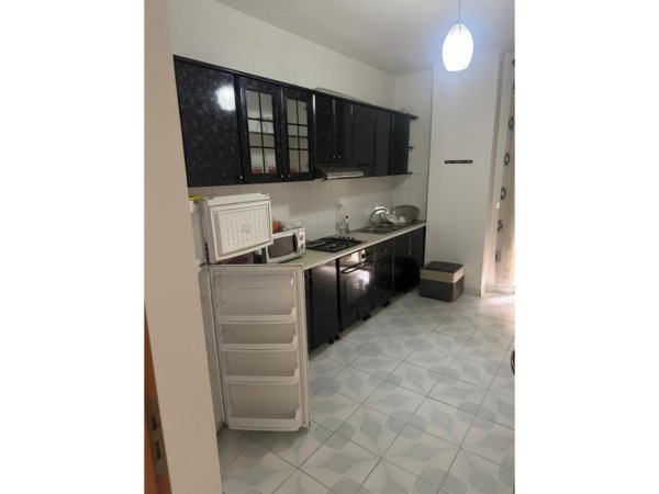 Tirane, jepet me qera apartament 2+1+Aneks+Ballkon Kati 1, 130 m² 500 € (Ministria e jashtme)