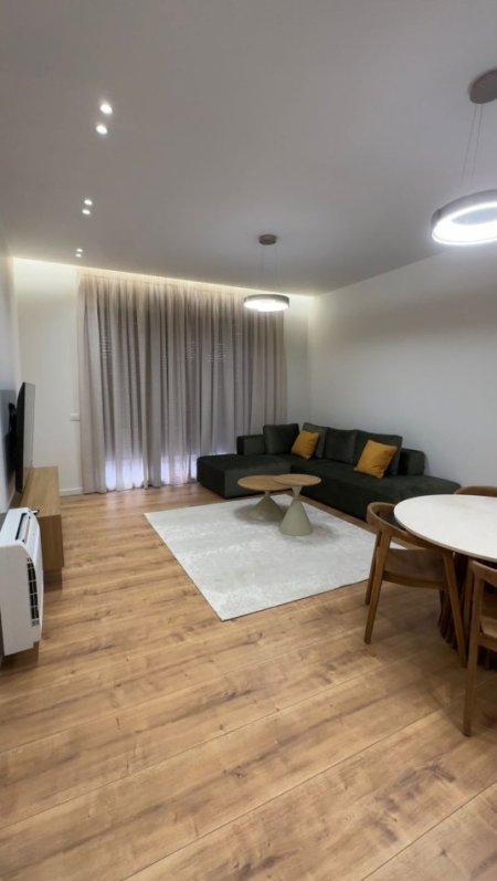 Tirane, jepet me qera apartament 1+1+Aneks+Ballkon Kati 4, 72 m² 900 € (Kompleksi Delijorgji)