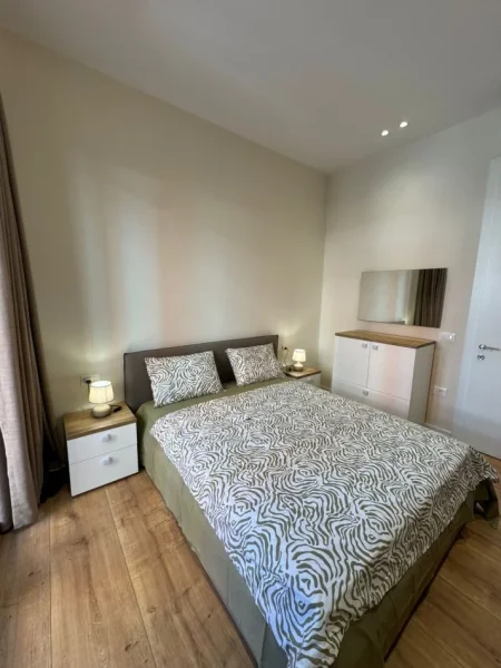 Tirane, jepet me qera apartament 1+1+Aneks+Ballkon Kati 4, 72 m² 900 € (Kompleksi Delijorgji)