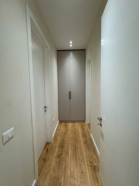 Tirane, jepet me qera apartament 1+1+Aneks+Ballkon Kati 4, 72 m² 900 € (Kompleksi Delijorgji)